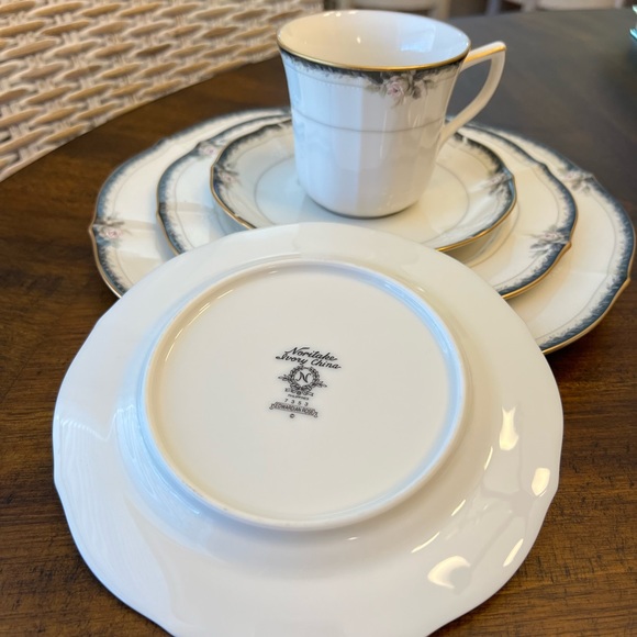Noritake Ivory China 7353 Edwardian Rose 5 piece set - Picture 2 of 4